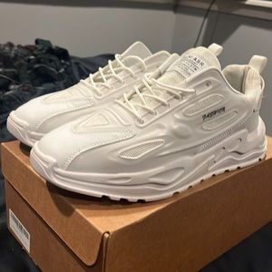 White Fashion men shoes